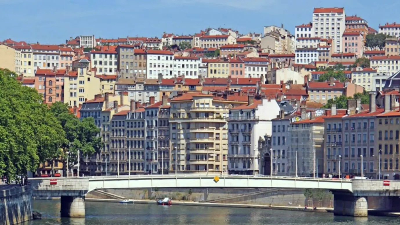 Bluely : remise en service des bornes électriques sur le réseau IZIVIA Grand Lyon