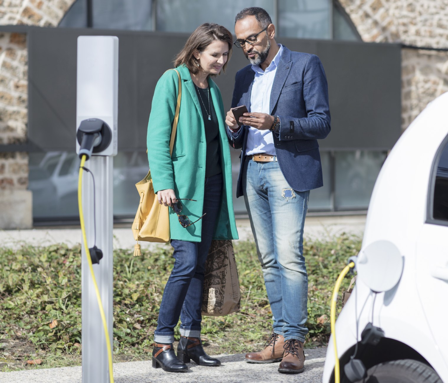 recharger-voiture-vert-electrique-auto