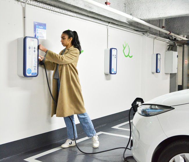 service-recharge-electrique-clientele-visiteurs