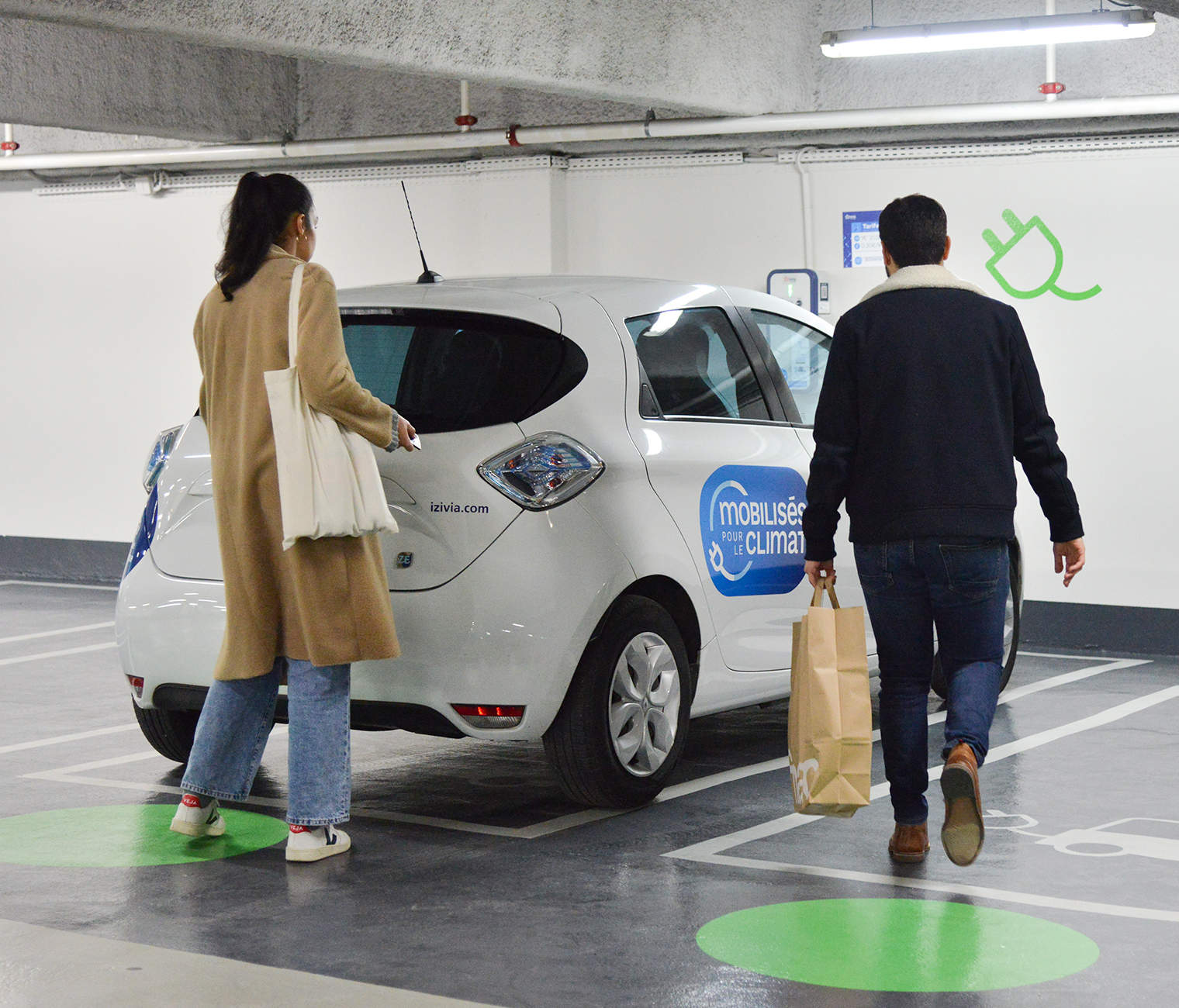 recharger-voitures-electriques-enseigne