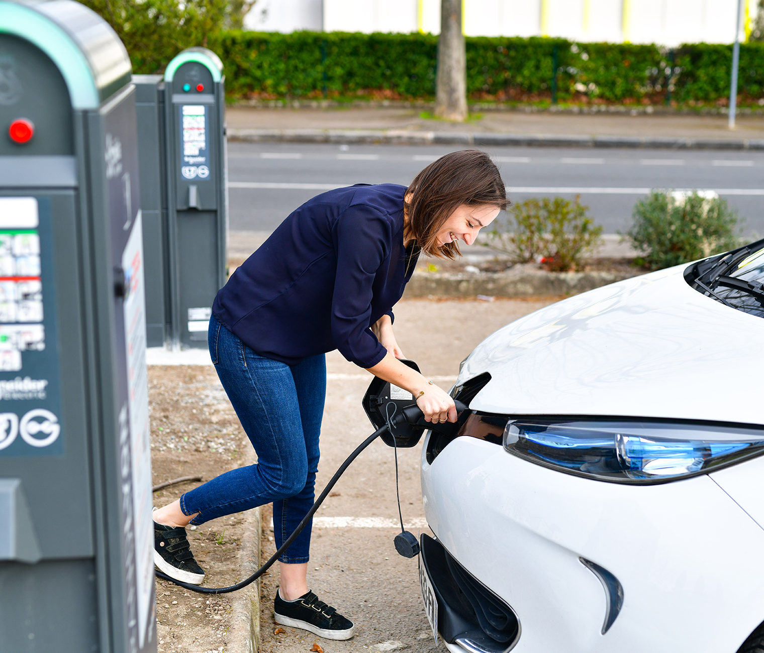 recharger-voitures-electriques-ville
