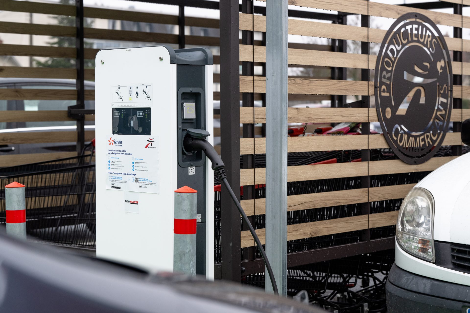 BIENTOT 550 POINTS DE CHARGE ACCESSIBLES SUR LES PARKINGS DES ENSEIGNES LES MOUSQUETAIRES